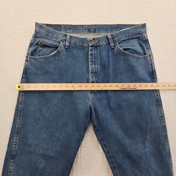 Wrangler Jeans Men's 38x32 Regular Fit Straight Leg Medium Wash 965T1DS EUC - Picture 4 of 16
